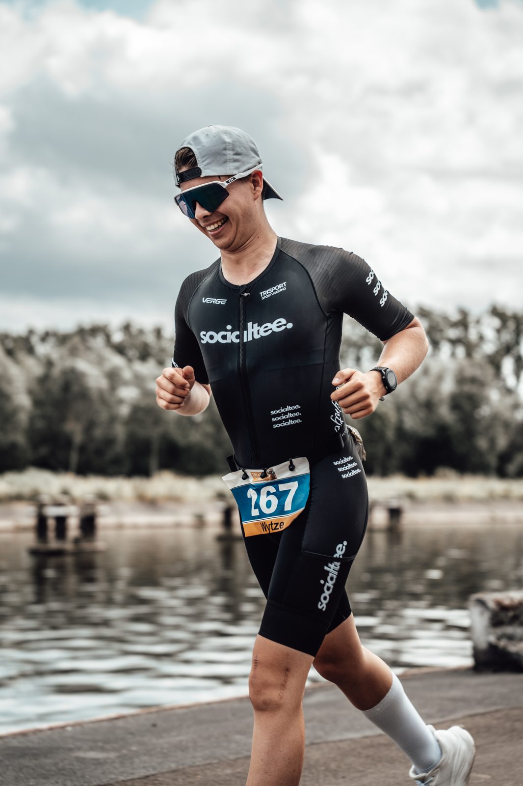 Community foto — hardloper in Socialtee trisuit tijdens triatlon