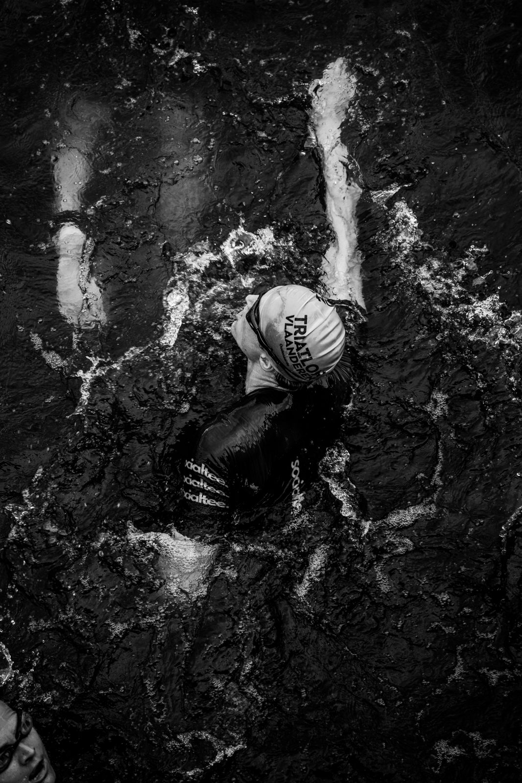 Community foto — zwemmer in Socialtee wetsuit tijdens triatlon