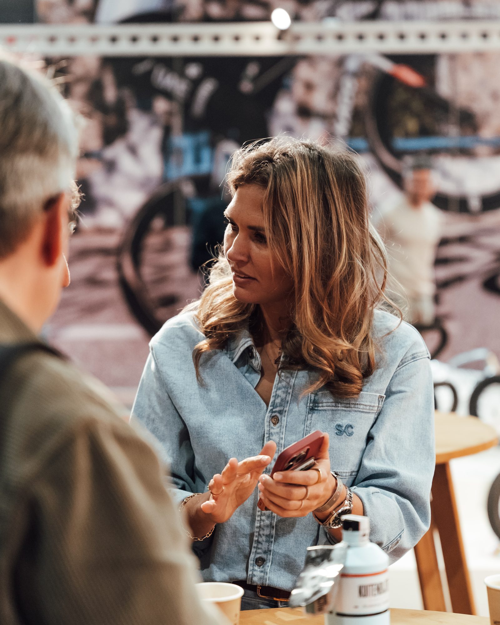Gesprek tussen deelnemers op het CycleLink evenement